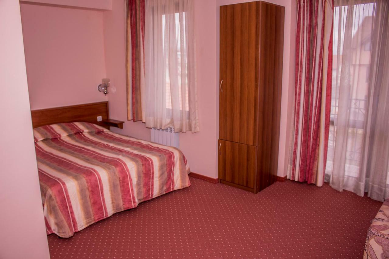 Стаи За Гости - Семейна Къща За Гости Ивел Bansko Esterno foto